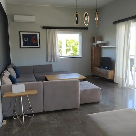 Grey & White Apartment Kato Assos